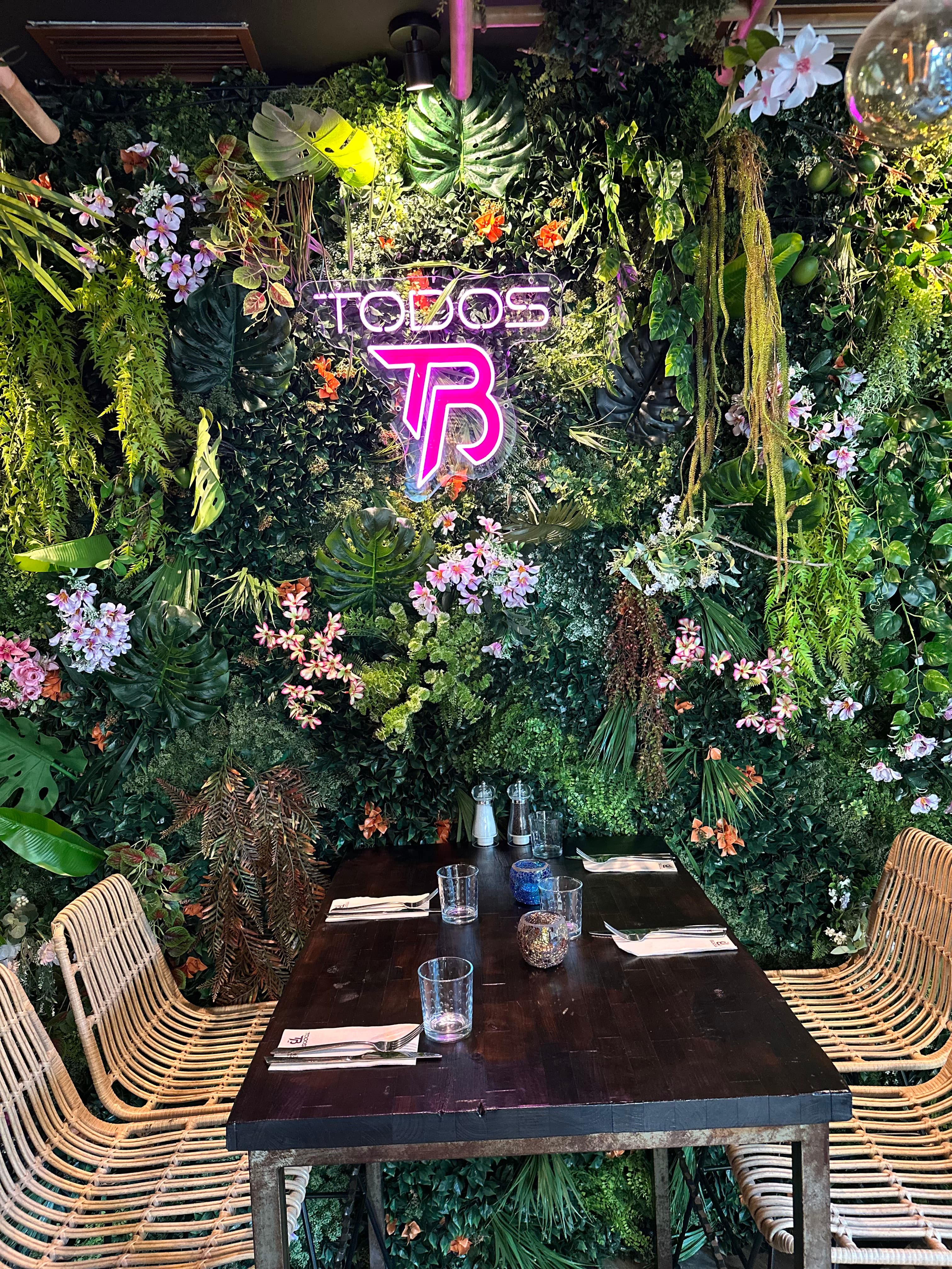 Todos Smash — the finished restaurant